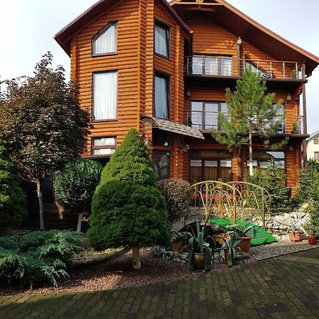 Luxury Villa With Pool And Sauna Chernivtsi Exterior photo
