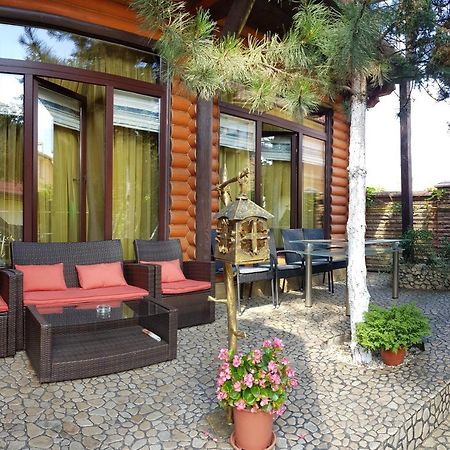 Luxury Villa With Pool And Sauna Chernivtsi Exterior photo