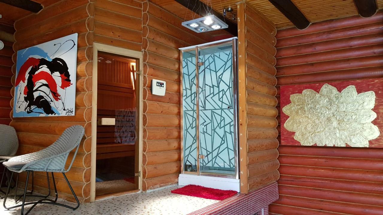 Luxury Villa With Pool And Sauna Chernivtsi Exterior photo